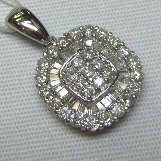 プラチナ900製　ダイヤモンドペンダント